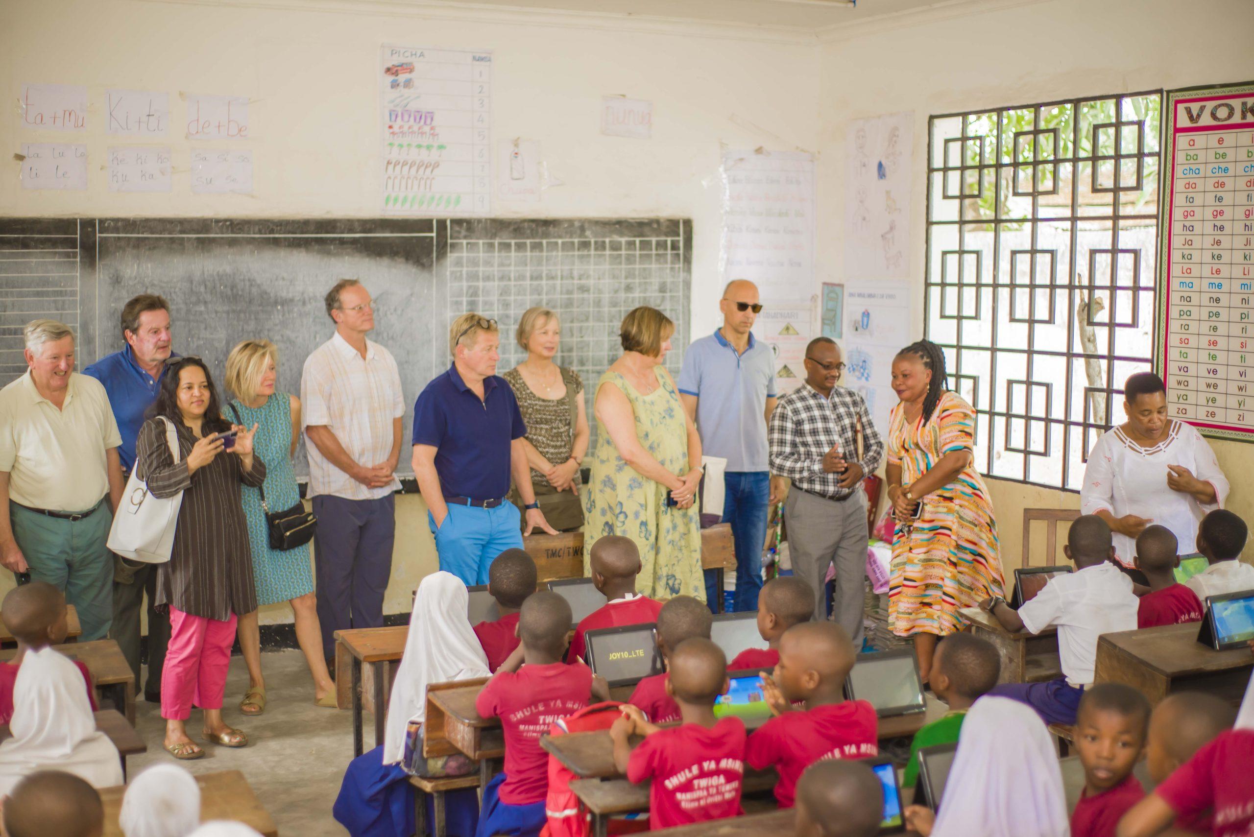 KitKit School - Camara Tanzania (14)