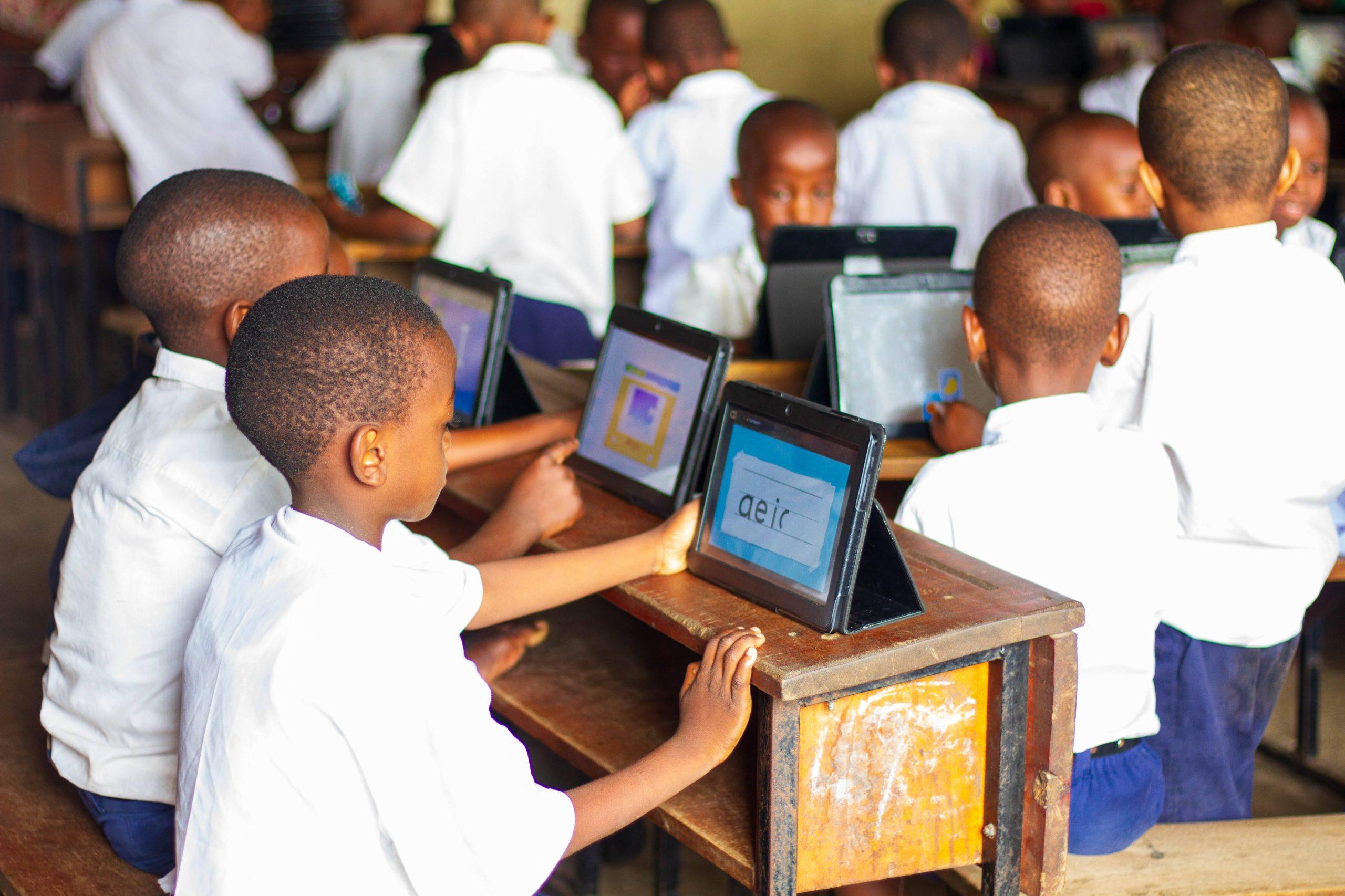KitKit School - Camara Tanzania (2)