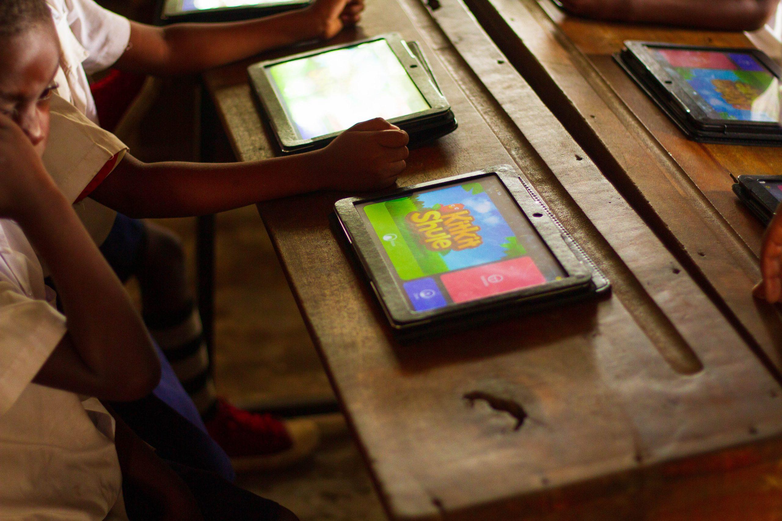 KitKit School - Camara Tanzania (3)