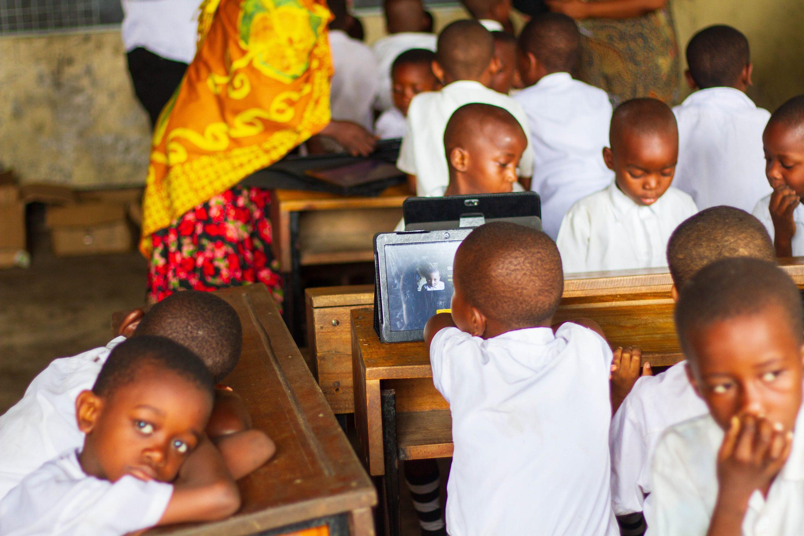 KitKit School - Camara Tanzania (4)