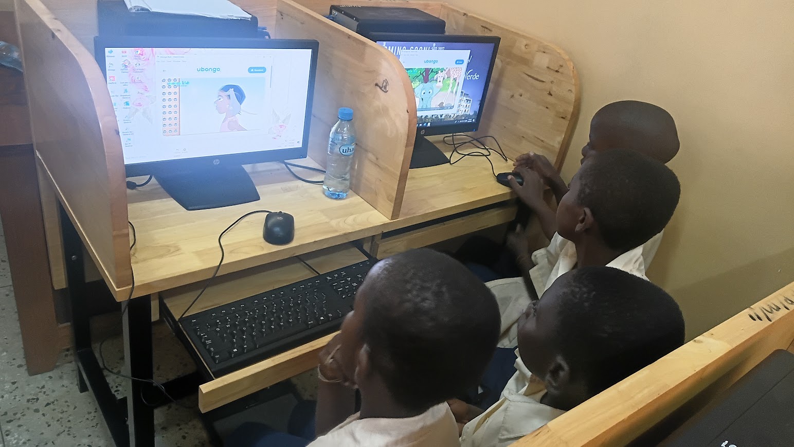 Students studying together at HUB Kitope Digital Learning Support center.